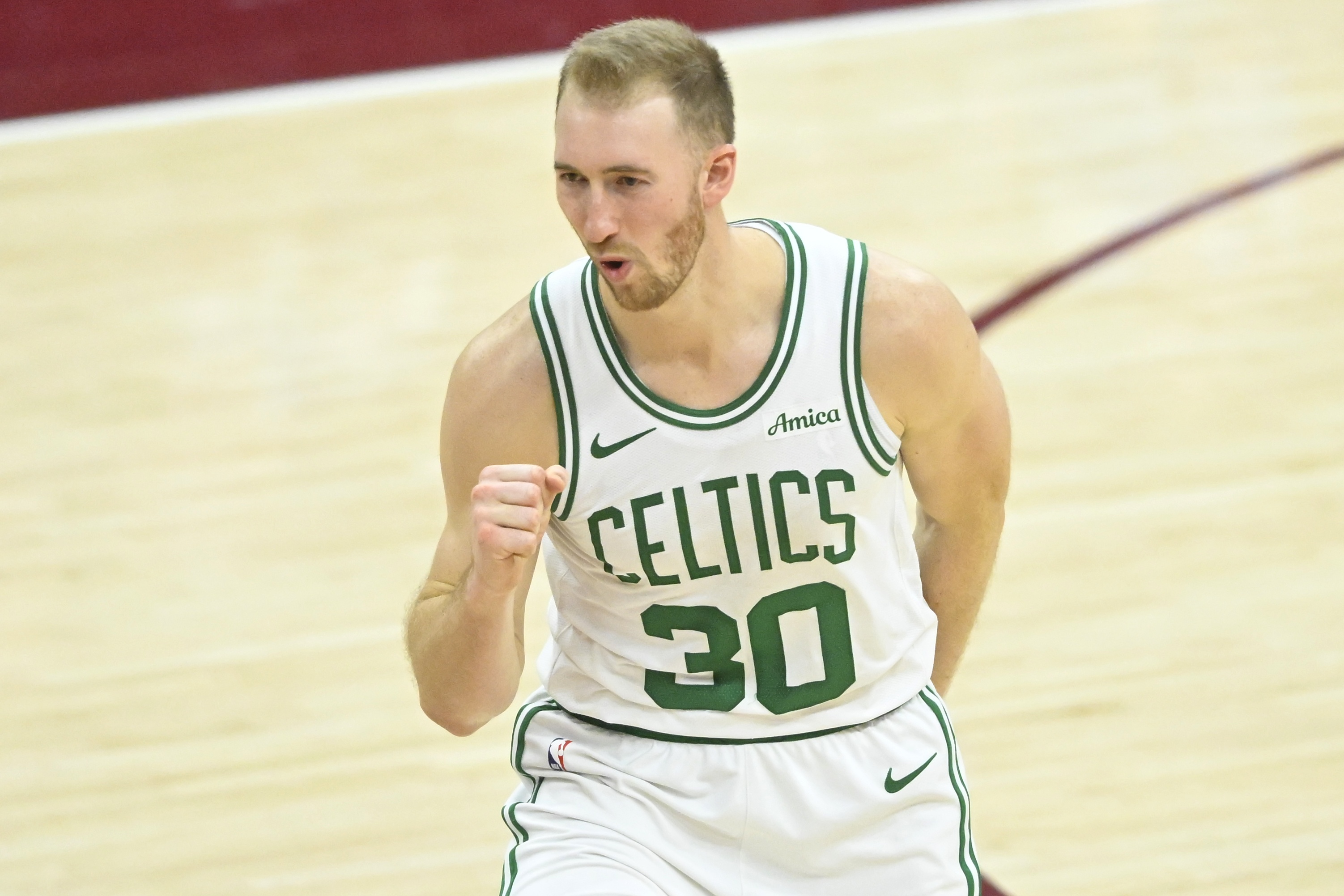 Kaiyun中国官网-绿军首发阵容解析：豪泽科塔领衔 蒂尔曼恐难获重用