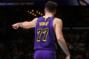 Kaiyun中国官网-湖人半场罚球数8-0领先火箭 全场打完火箭17罚14中&amp;湖人20罚18中