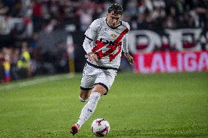 开云网页版中国官网-世体：巴萨更衣室对巴列卡诺右后卫拉蒂乌给予很高评价