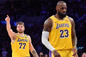 本赛季湖人对东部球队14胜16负 对西部30胜13负