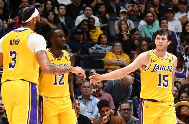 Kaiyun开云中国官网-得分队内第一！里夫斯又帅又能打无愧湖人第三球星